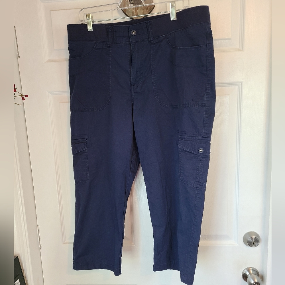 (1352) Lee Relaxed Fit Straight Leg 1889 Jeans, Size: 14 Medium Color: Blue